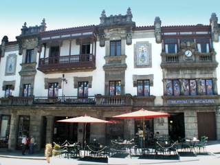 Vista de la fachada principal del Centro Internacional de la Estampa Contemporánea de Betanzos (CIEC)