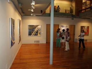 El público contempla en esta primera jornada, las obras de la exposición. 16 de septiembre de 2010.